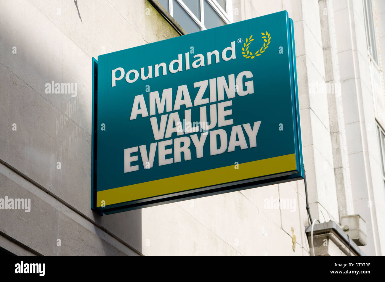 Poundland Shop, Queen Street, Cardiff, Galles. Foto Stock