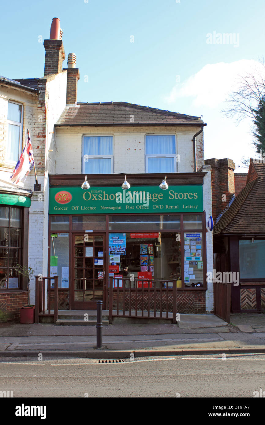 Oxshott village memorizza nella Elmbridge cinghia di " commuters ", Surrey, England, Regno Unito Foto Stock