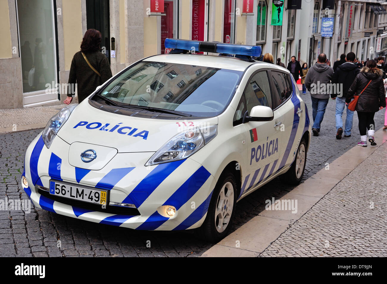 Polizia (Policia) auto in strada, quartiere Chiado, Lisbona Lisboa regione, distretto di Lisbona, Portogallo Foto Stock