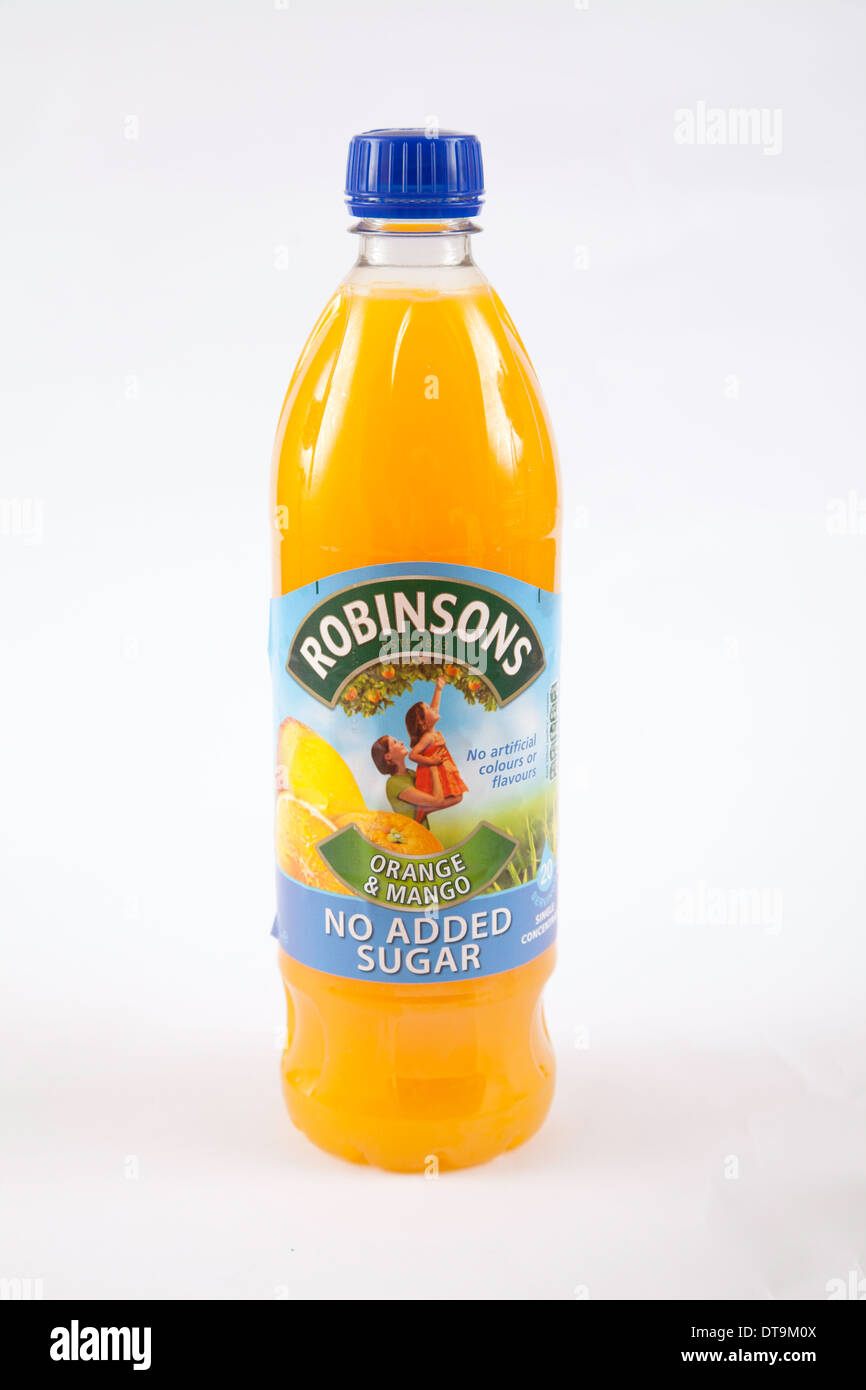 Robinson's 1L Orange & Mango senza aggiunta di zucchero succo di zucca su sfondo bianco Foto Stock