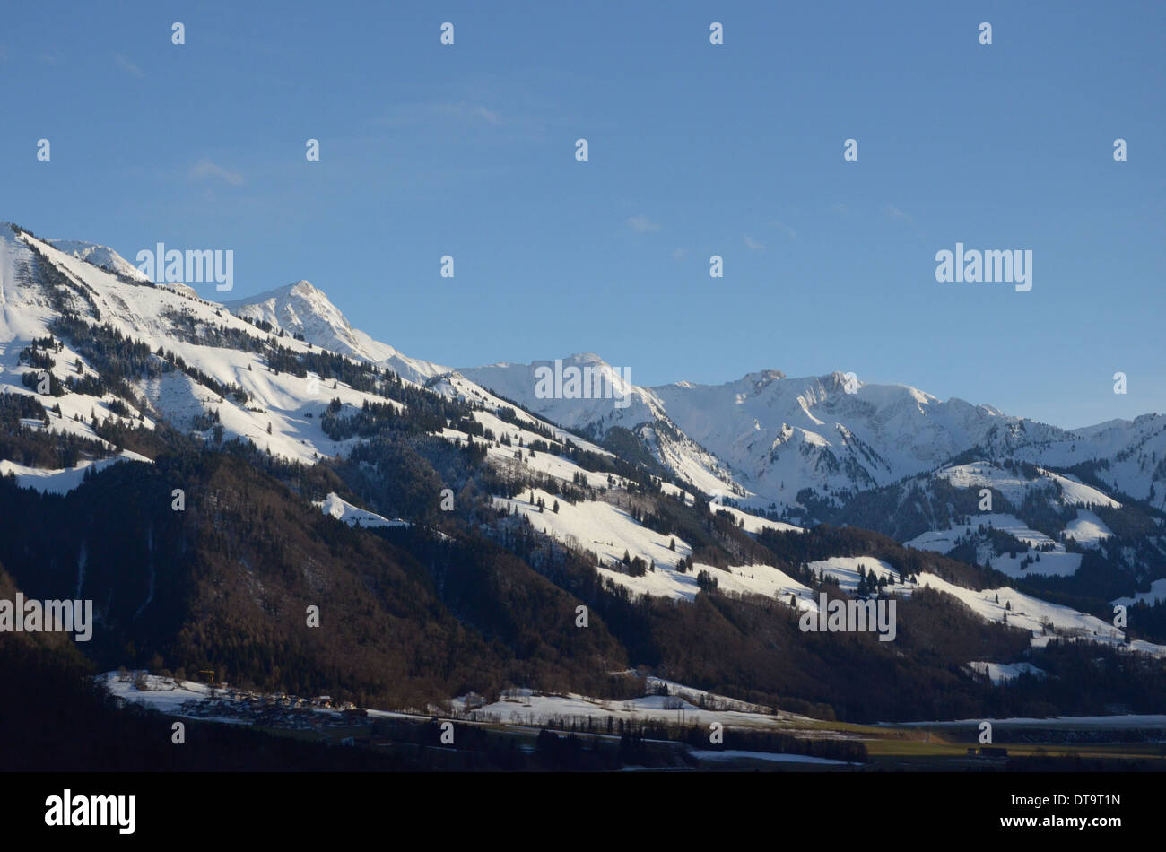Nevoso, montagne soleggiate in Groviera, Svizzera Foto Stock