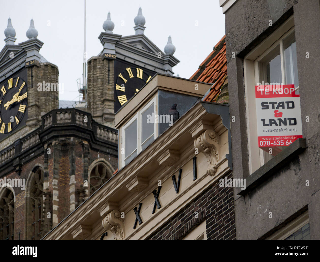 Immobili in vendita nel centro storico della città di Dordrecht, una delle più antiche città olandesi. Foto Stock