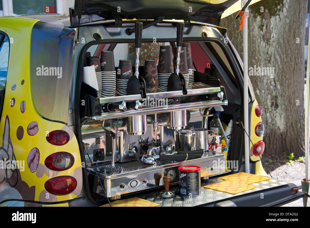 Smart Auto trasformata in una caffetteria, Palanga, Lituania, Paesi Baltici Foto Stock