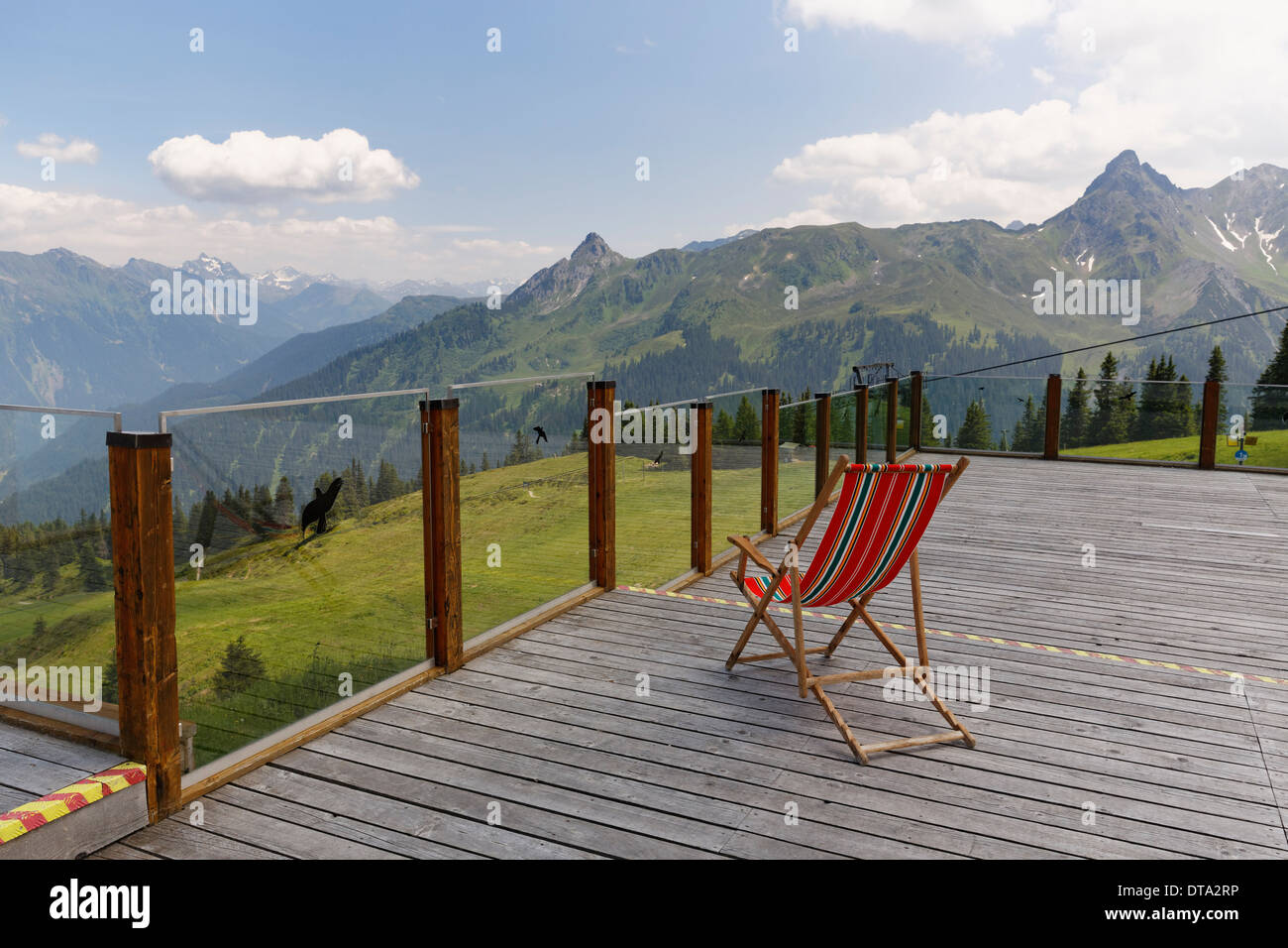 Terrazza del Berghof Golm a Golmer Joch, Tschagguns, Montafon, Berg, Vorarlberg, Austria Foto Stock