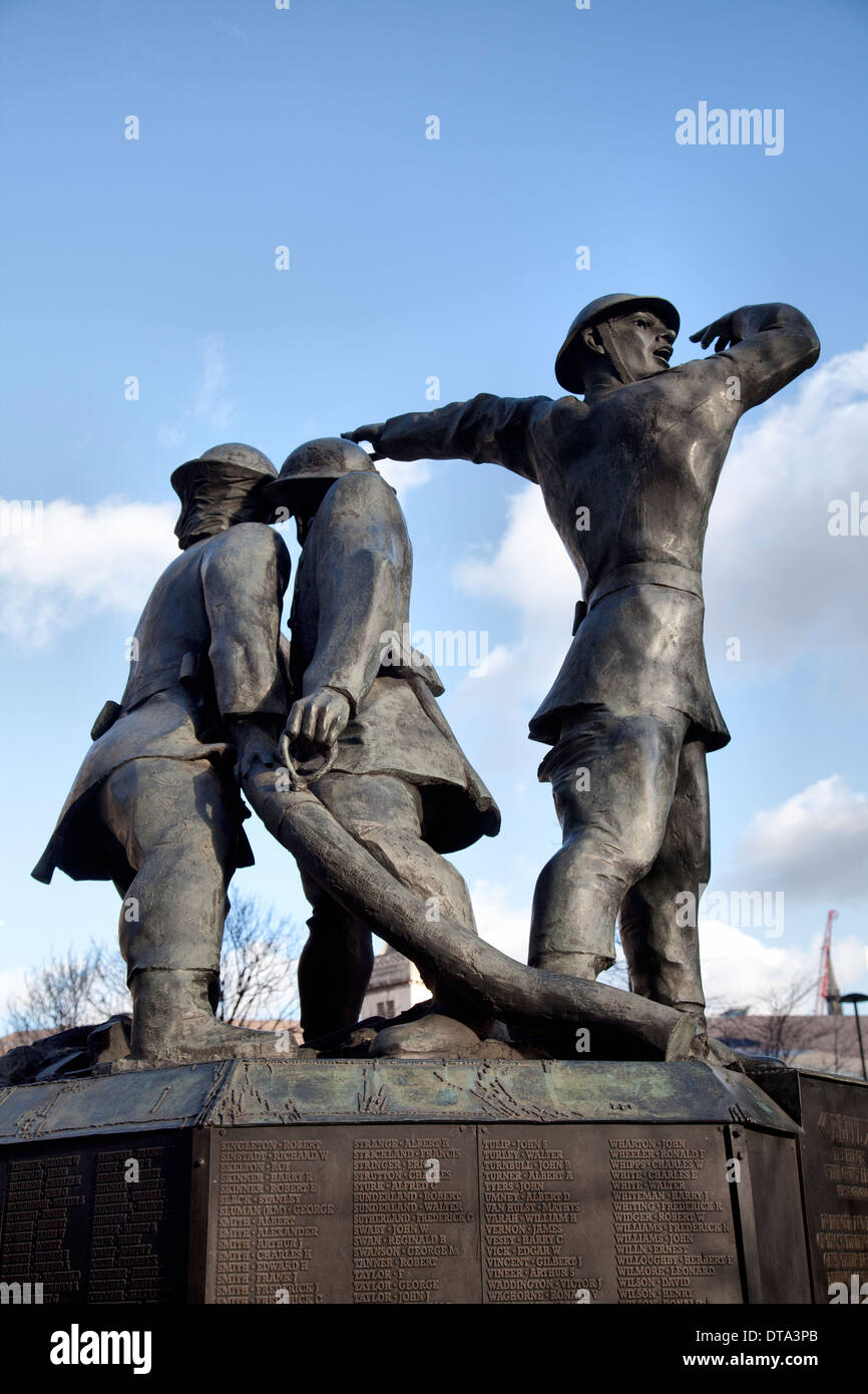 Vigili del Fuoco nazionale al Memoriale di San Paolo a Londra REGNO UNITO Foto Stock