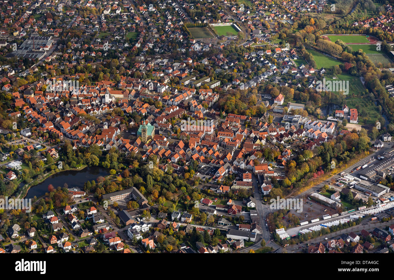 Panoramica di Wiedenbrück con San Egidio Chiesa, vista aerea di Rheda-Wiedenbrück, Gütersloh distretto, Wiedenbrück Foto Stock