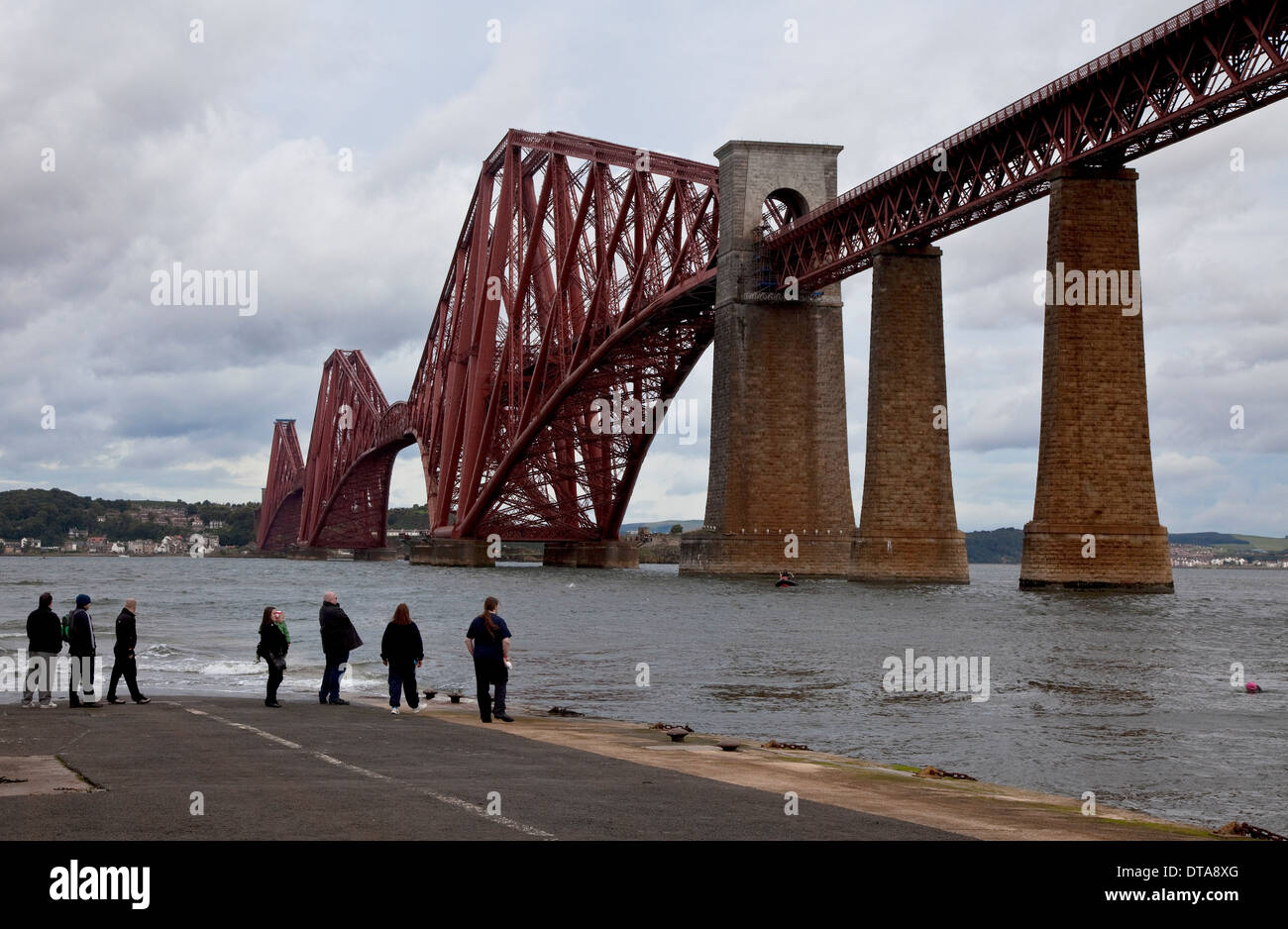 Edinburgh, Forth Bridge über den Firth of Forth Foto Stock