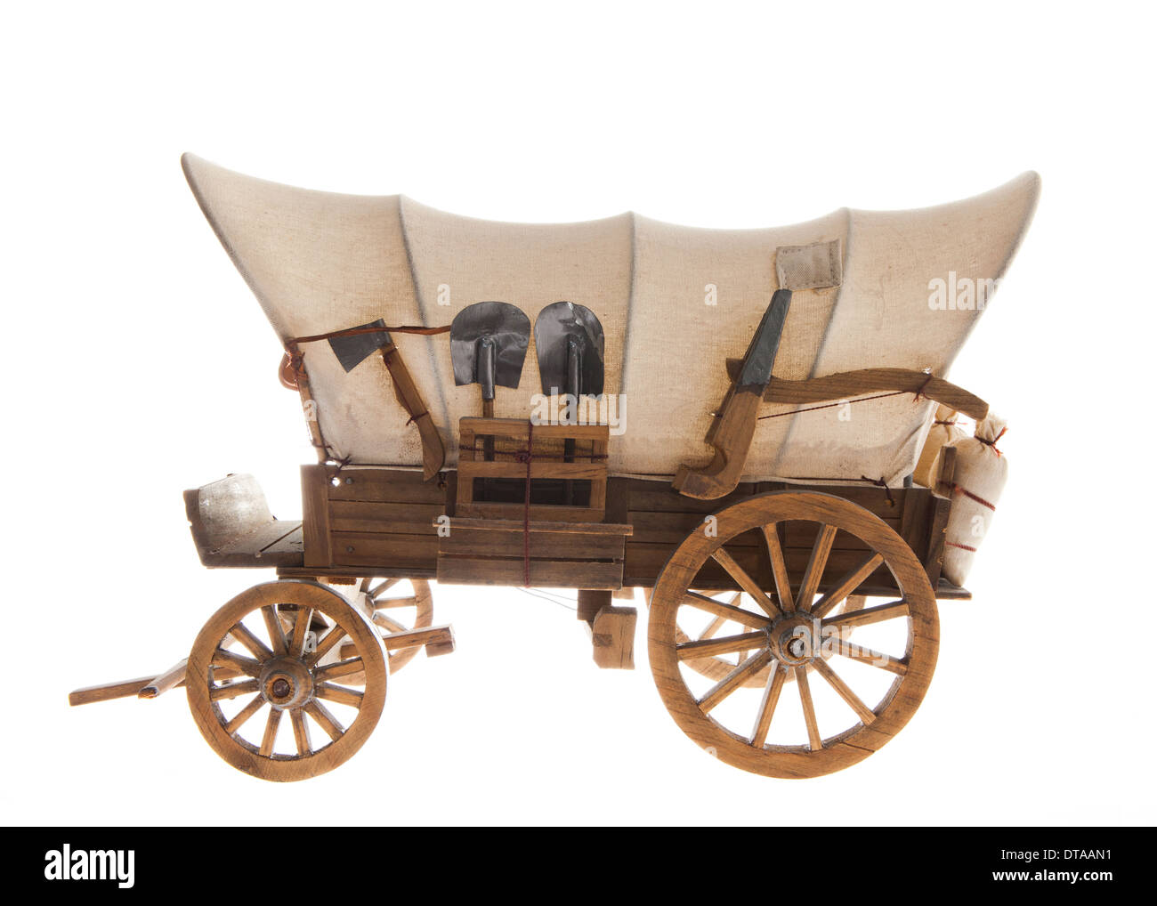 Vecchia Carrozza isolato su bianco Foto Stock