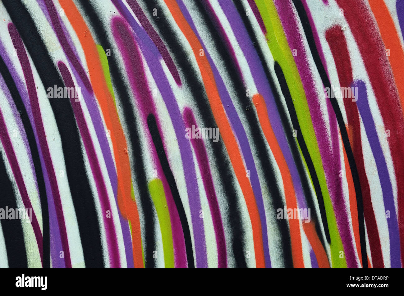 Linee astratte vernice colorata forme pattern di sfondo. Graffiti texture macro. Foto Stock