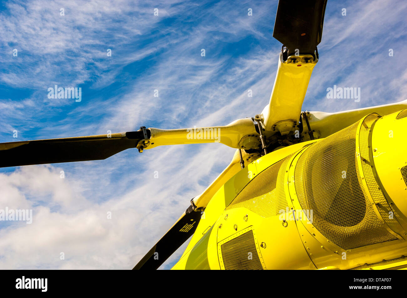 Le pale del rotore su Yorkshire Air Ambulance elicotteri Foto Stock
