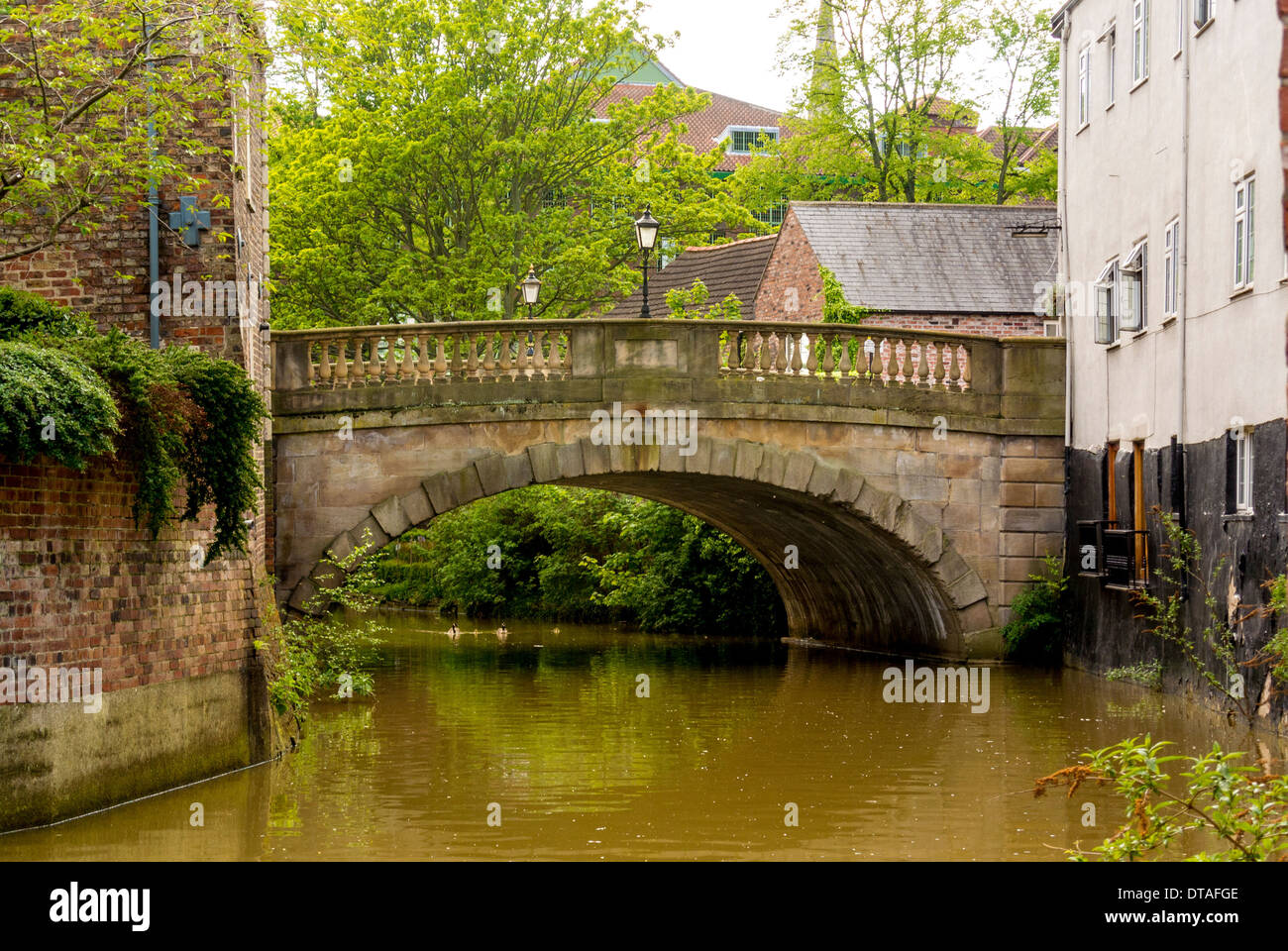 Ponte FOSS. Un ponte classificato di grado II* sul fiume Foss, York. Foto Stock