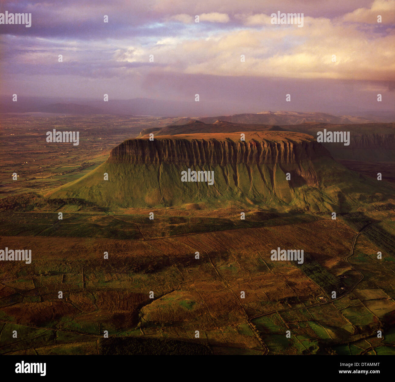 Immagine Vintage Circa 1970: Ben Bulben montagna, nella contea di Sligo, Irlanda Foto Stock