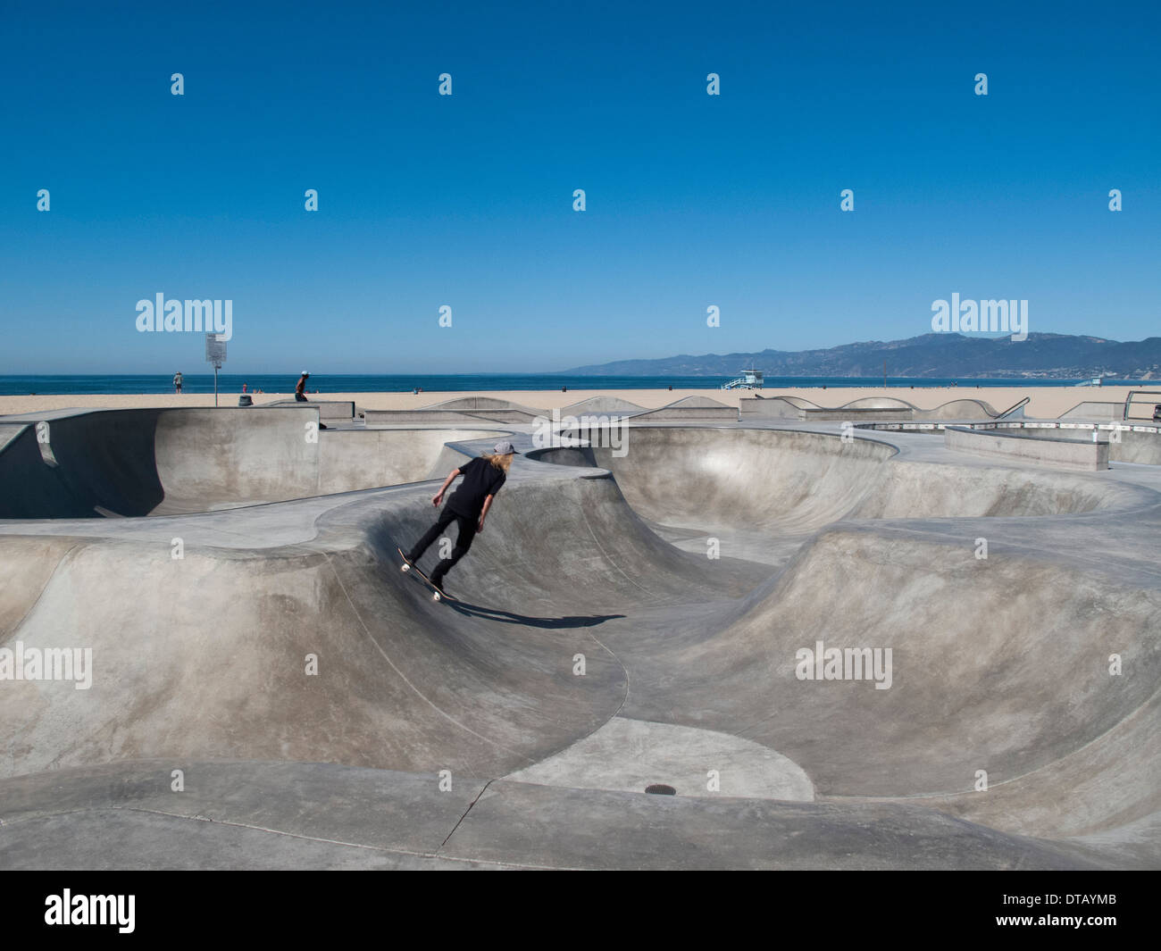 Skateboard sulla spiaggia di venezia immagini e fotografie stock ad alta  risoluzione - Alamy
