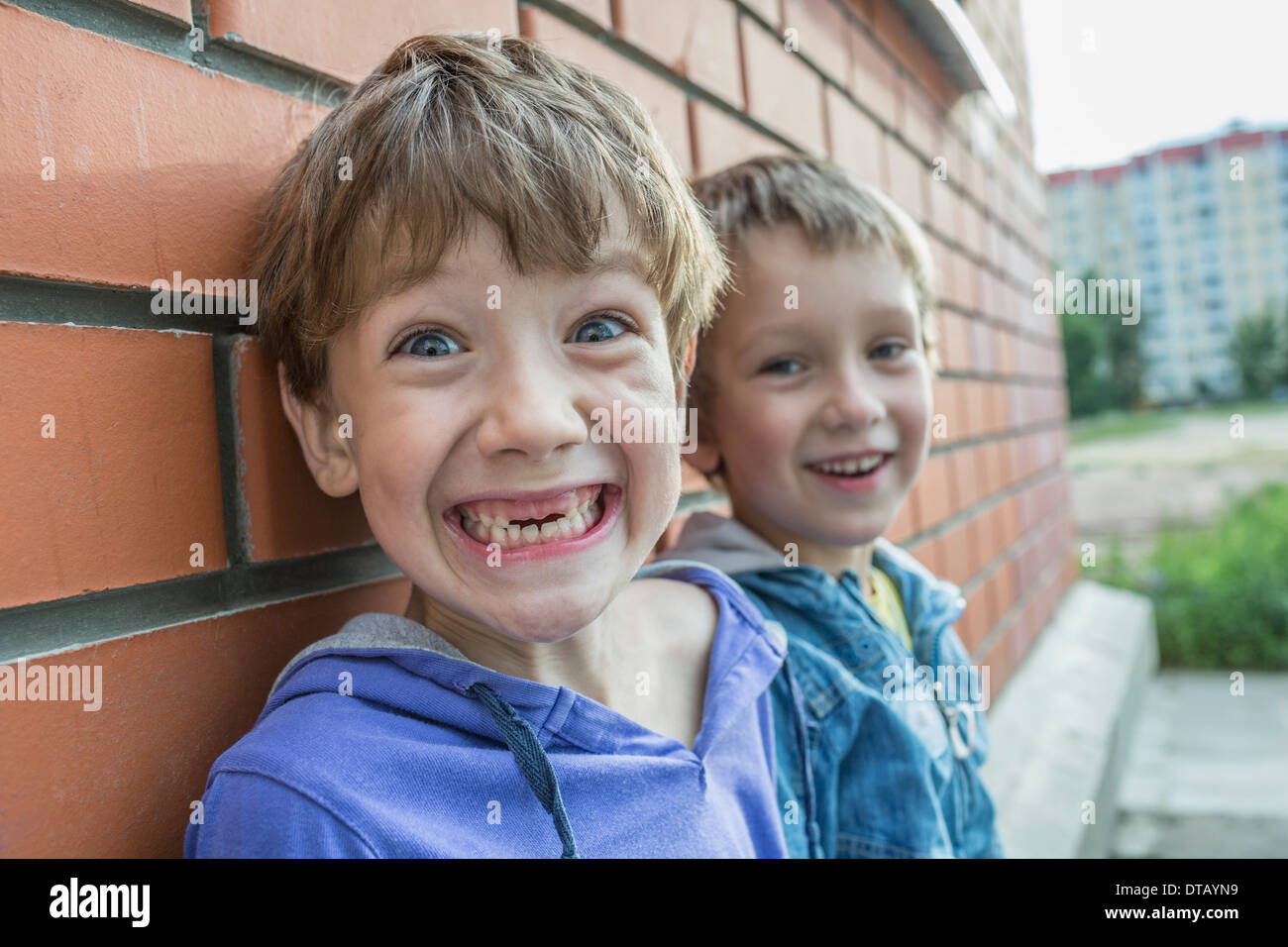 Ritratto di ragazzi sorridenti Foto Stock