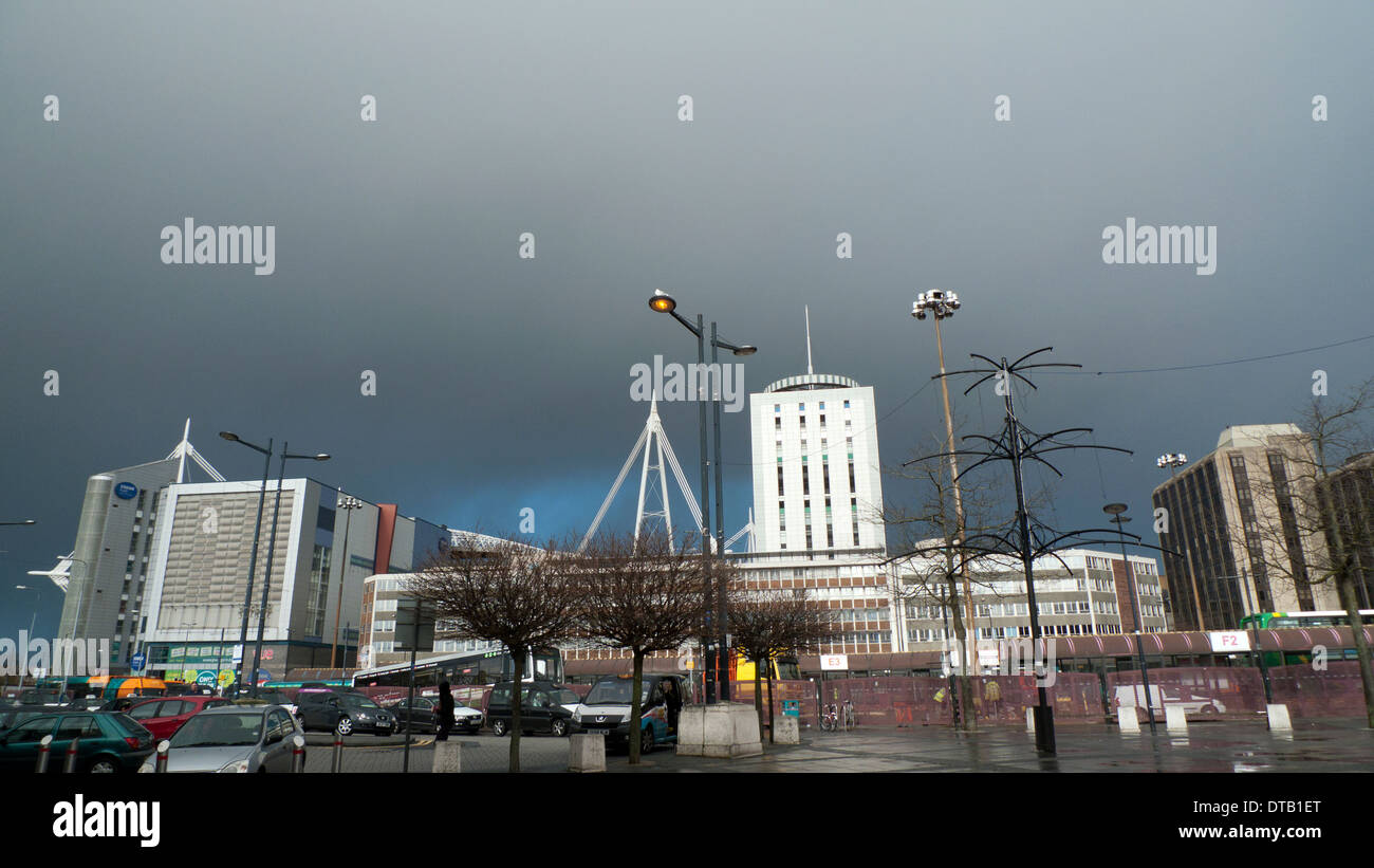 Sito della piazza centrale di rigenerazione di interscambio di trasporto al di fuori del progetto stazione ferroviaria Cardiff Wales, Regno Unito KATHY DEWITT Foto Stock