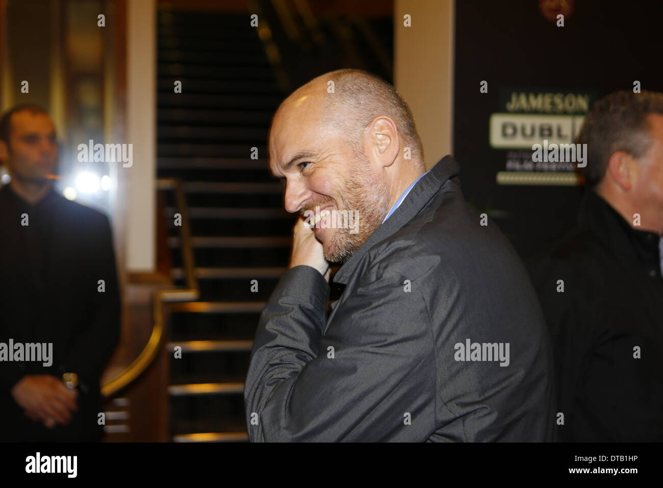 Dublino, Irlanda. Il 13 febbraio 2014. Direttore irlandese di John Michael McDonagh, l'autore e regista di "Calvario", è raffigurato all'Irish premiere di "Calvario". Direttore irlandese di John Michael McDonagh, l'autore e regista, nonché membri del cast Brendan Gleeson e Kelly Reilly ha frequentato la premiere irlandese del "Calvario", che ha aperto il Jameson Dublin International Film Festival 2014 in Savoy Cinema. Credito: Michael Debets/Alamy Live News Foto Stock