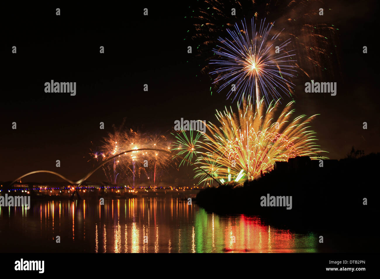 Stockton lato fiume ponte inifinity di fuochi d'artificio Foto Stock