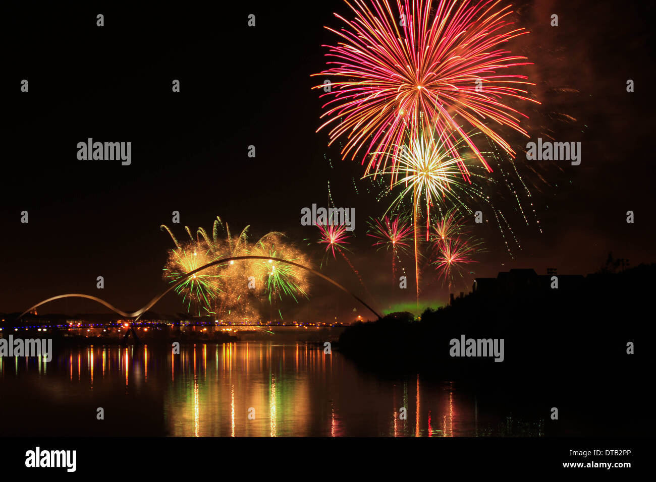 Stockton lato fiume ponte inifinity di fuochi d'artificio Foto Stock
