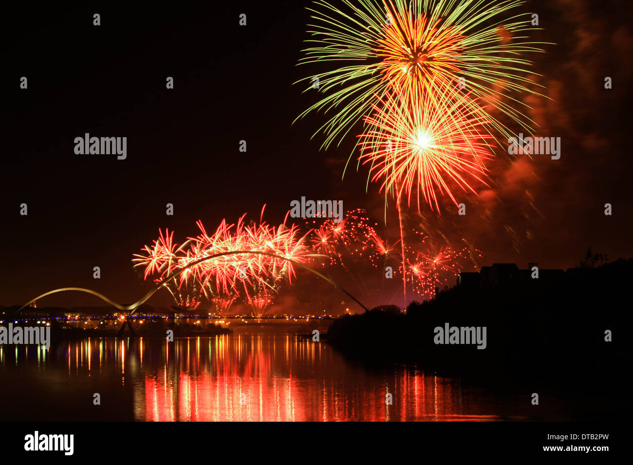 Stockton lato fiume ponte inifinity di fuochi d'artificio Foto Stock