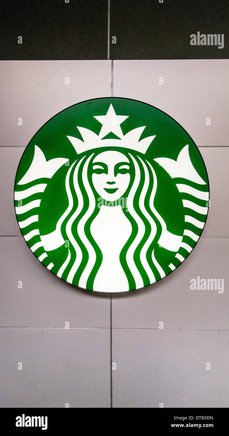 Familiarità verde e bianco mermaid logo sul design del pannello in alluminio parete della nuova ed elegante Starbucks in Reforma district Oaxaca Foto Stock