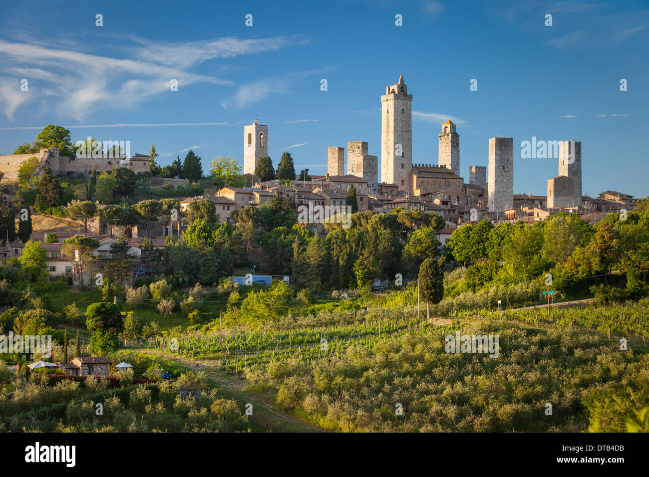 Sera vista sulla città medievale di San Gimignano, Toscana, Italia Foto Stock
