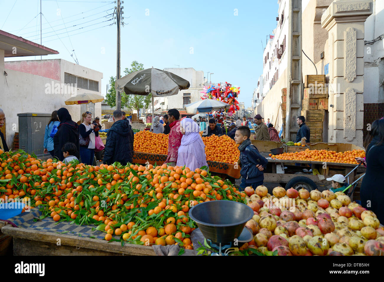 Bancarelle di frutta nella vecchia Medina, Casa-Anfa District, Casablanca, Grand Casablanca regione, il Regno del Marocco Foto Stock