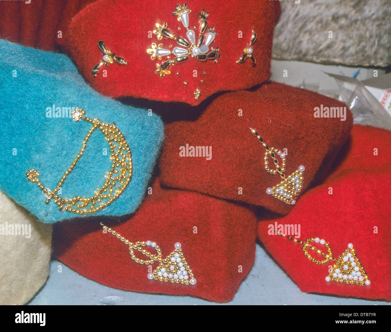 Cappello tunisino, Chechia. Donna cappelli, con decorazioni Foto stock -  Alamy