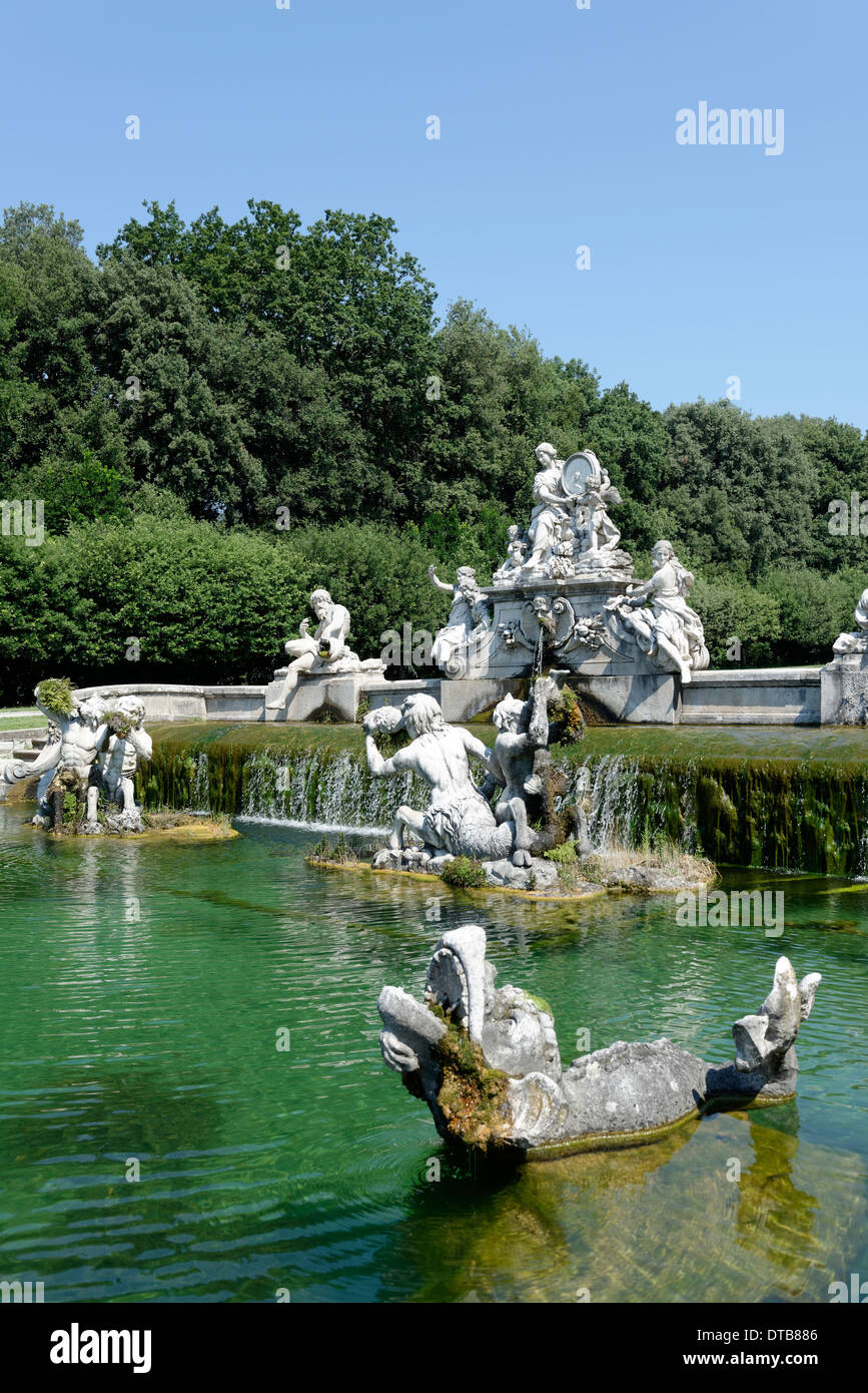 Visualizza fontana Ceres a Palazzo Reale o Reggia di Caserta Italia fontana Ceres è costituito da statue di Foto Stock