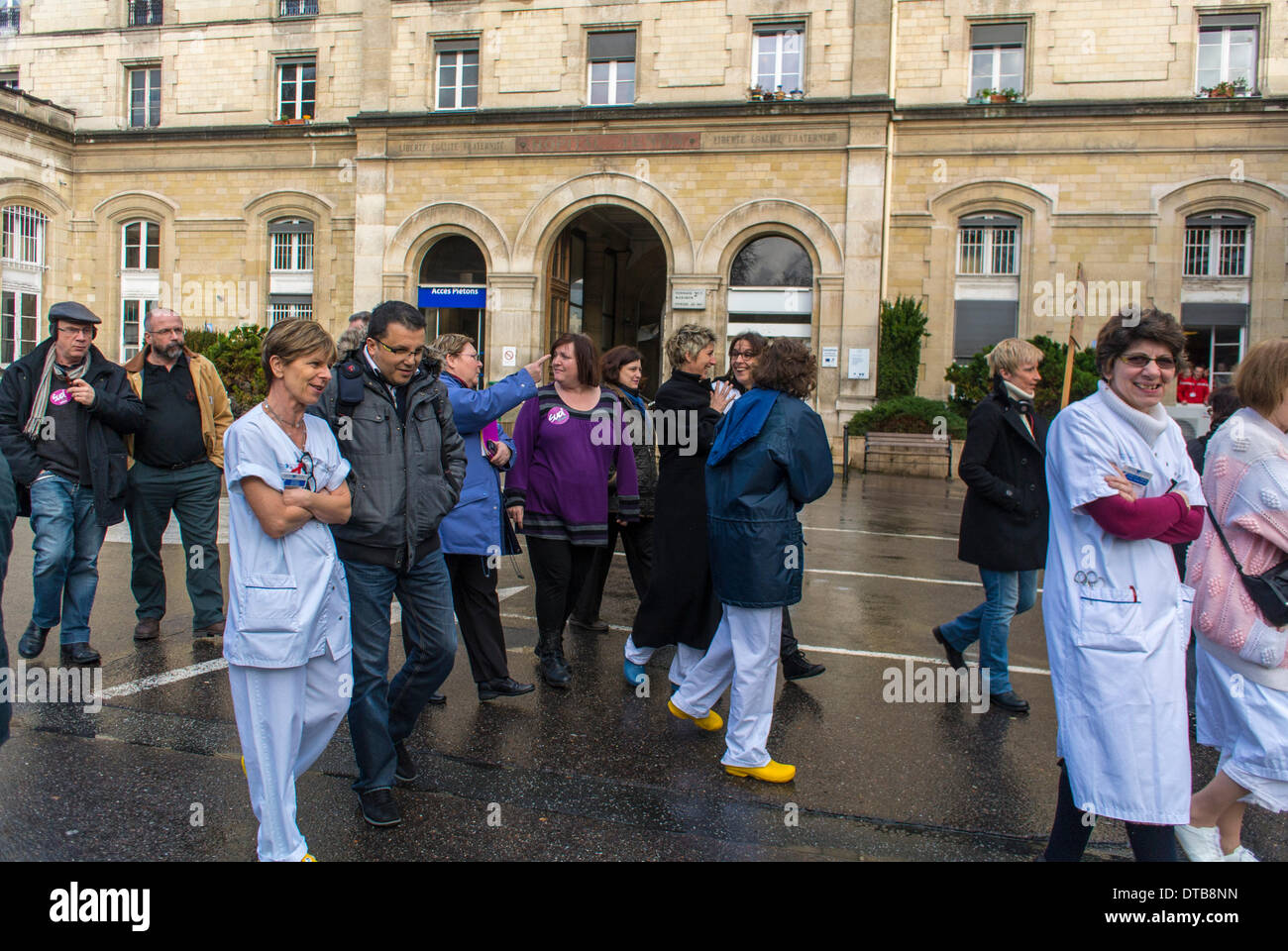 Parigi, Francia. Dimostrazione pubblica, lavoratori ospedalieri francesi, infermieri, medici, dimostrazione contro le condizioni di lavoro in ospedale francese, Hopital Tenon, proteste di bilancio Foto Stock