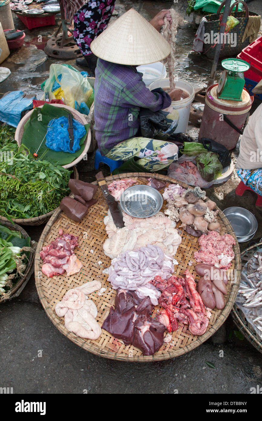 Fornitore di carne di Dong Ba Market Hue Vietnam Foto Stock