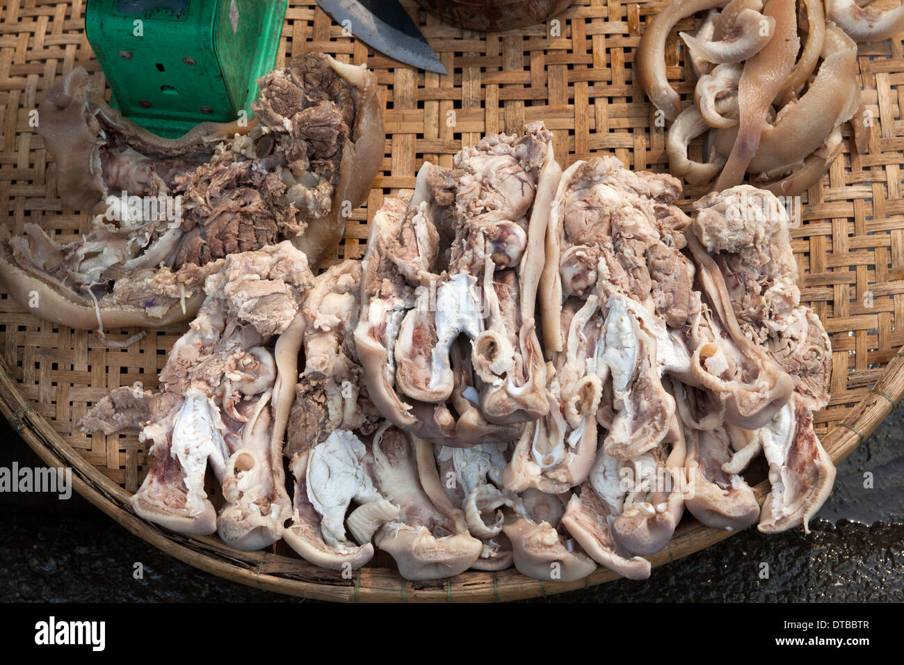 Suini faccia di testa Dong Ba Market Hue Vietnam Foto Stock