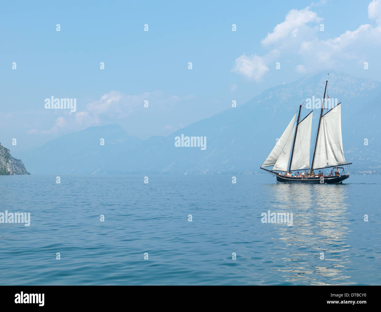 Tremosine , Italia, due Master in barca a vela sul Lago di Garda Foto Stock
