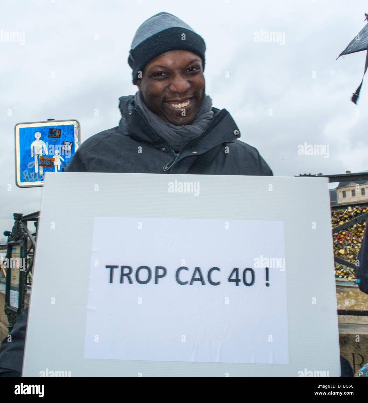 Parigi, Francia. La dimostrazione pubblica, AIUTI francesi all'AIDS, protestando contro il furlough/saccheggio di alcuni dei suoi collaboratori. Segnaletica, comunità nera di parigi Foto Stock