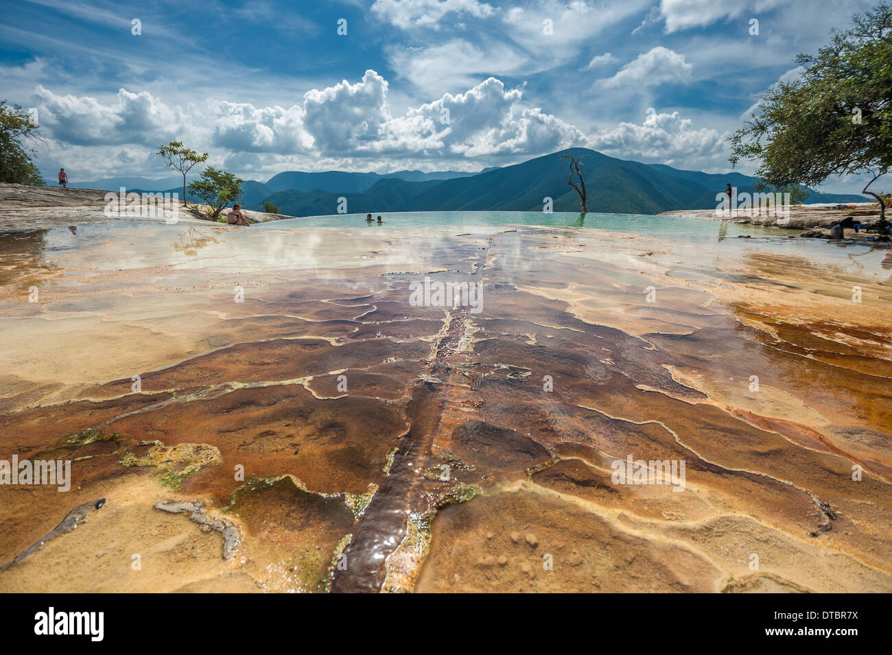 Hierve el Agua, naturali formazioni rocciose nello stato messicano di Oaxaca Foto Stock