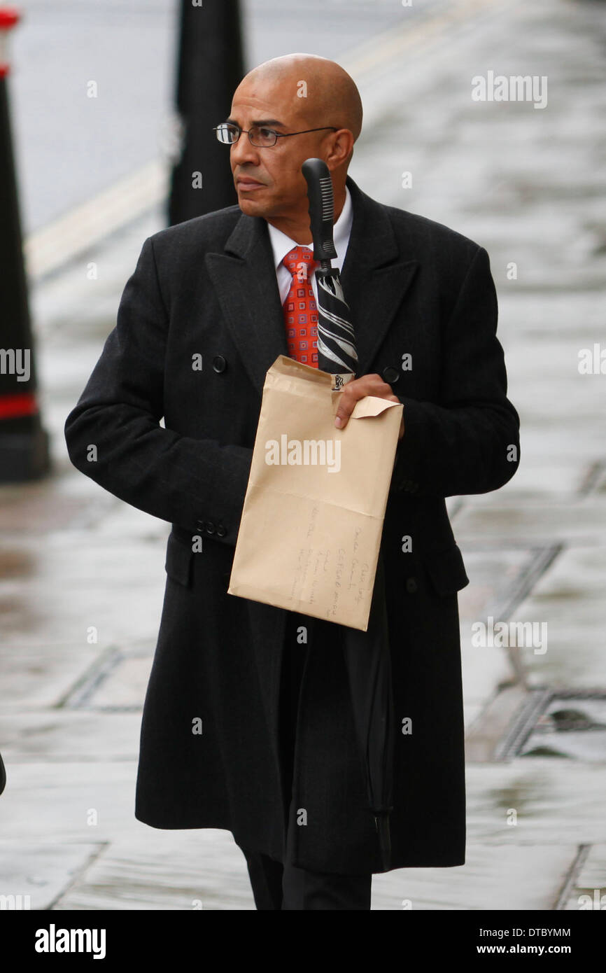 Paul Edwards, driver di ex News del mondo editor Rebecca Brooks, arriva al Old Bailey corte in centro a Londra il 26 settembre 2012 per un'audizione sulle spese relative a presunti hacking telefono presso le notizie del mondo quotidiano tabloid. 13 persone che deve far fronte a spese varie relative al telefono-hacking scandalo che arrestare Rupert Murdoch's tabloid britannico sono stati al centro di Londra corte. Foto Stock