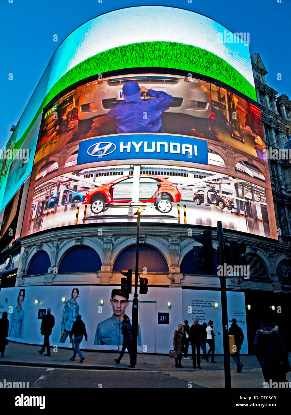 Il Neon cartelloni a Piccadilly Circus e il West End di Londra, Inghilterra, Regno Unito Foto Stock