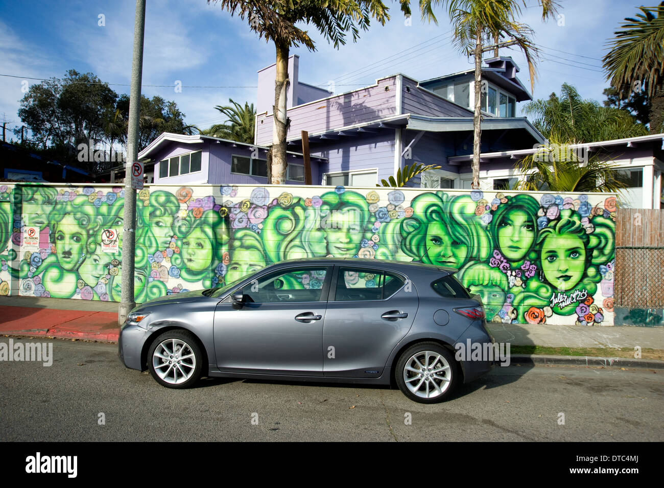 Murale e casa di Abbot Kinney quartiere di Venice Beach, CA Foto Stock