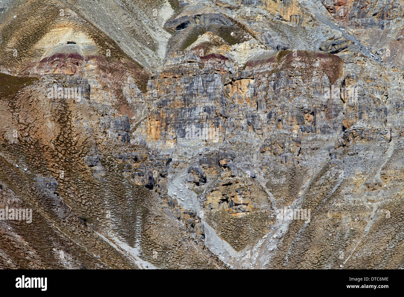 Le formazioni rocciose a Val Mingèr, Parco Nazionale Svizzero a Graubünden / Grisons nelle Alpi, Svizzera Foto Stock
