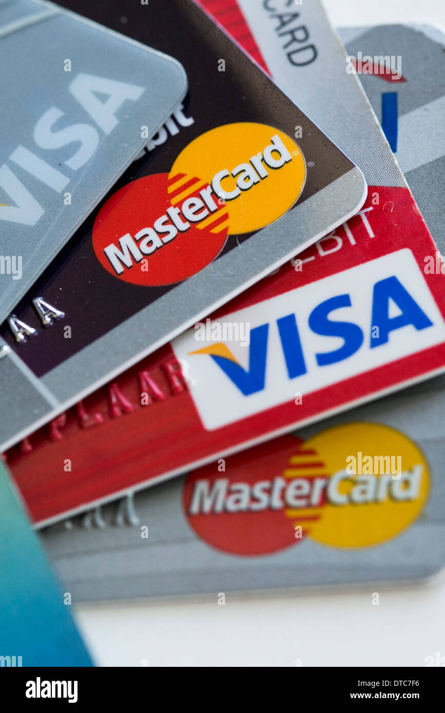 Disposte le foto dei vari Stati Uniti le carte di credito Visa, MasterCard e American Express Foto Stock