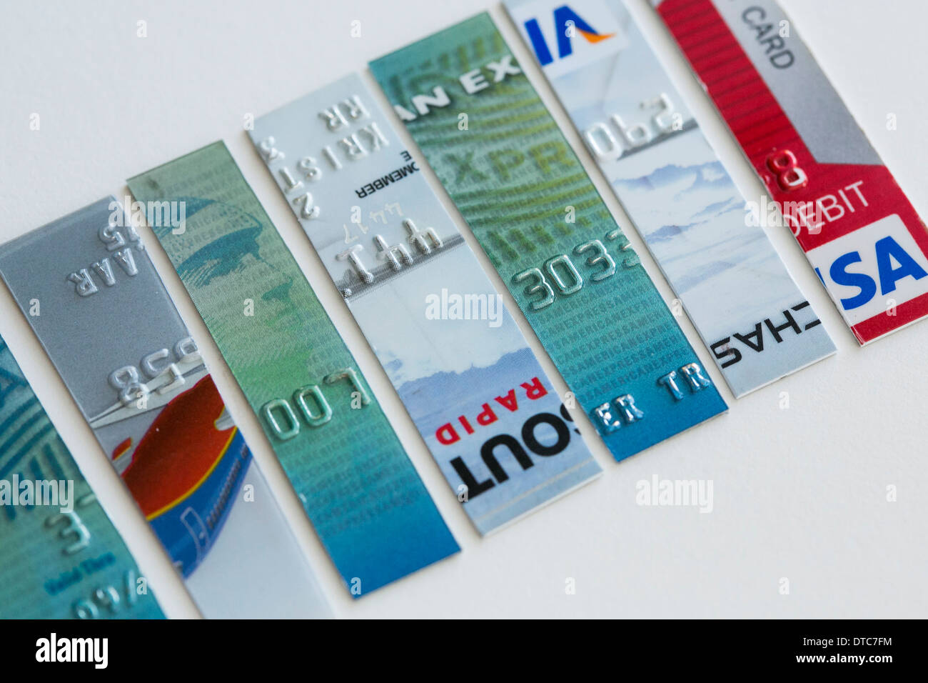 Disposte le foto dei vari Stati Uniti le carte di credito Visa, MasterCard e American Express Foto Stock