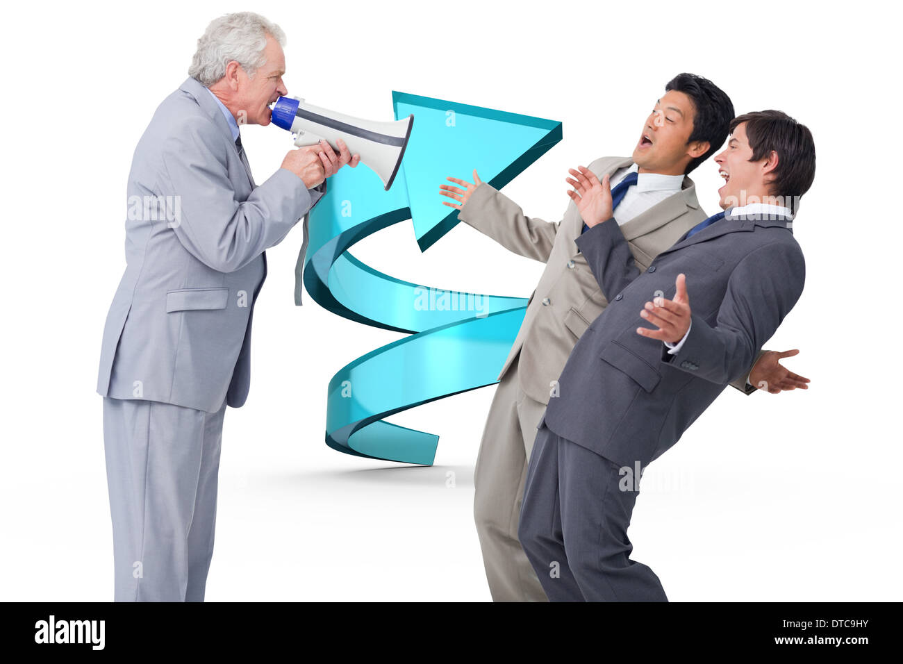 Immagine composita del venditore senior con megafono a urlare contro i suoi dipendenti Foto Stock