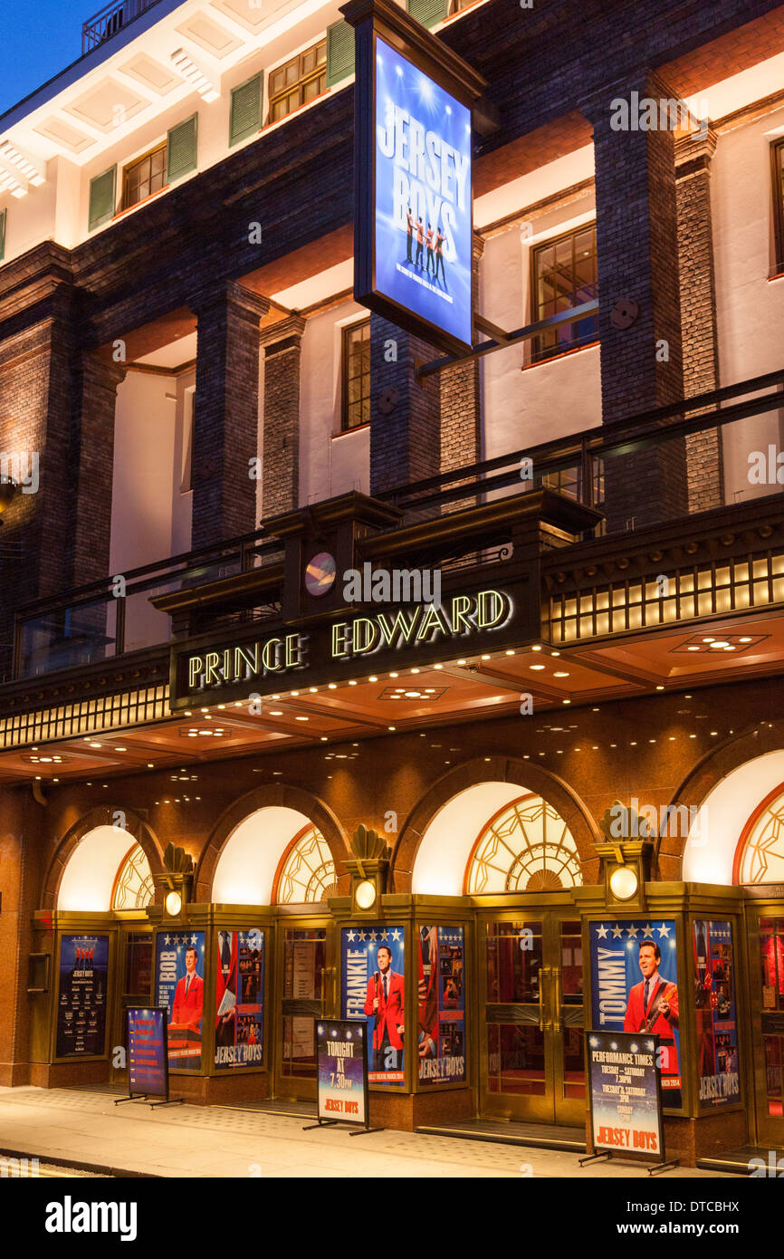 Prince Edward Theatre di notte,Old Compton Road,Soho,Londra,Inghilterra Foto Stock