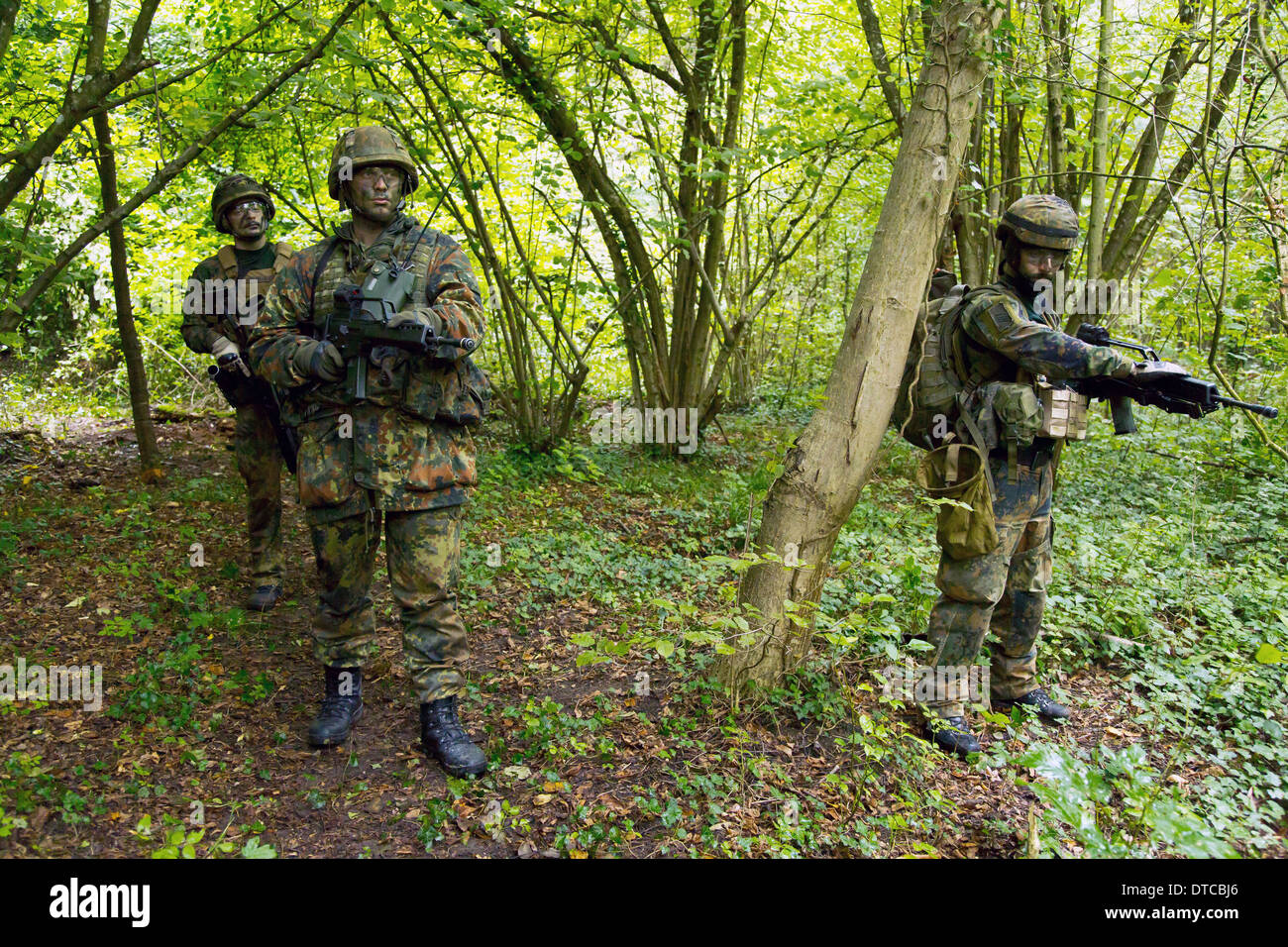 Illkirch- Grafenstaden, Francia, soldati di JgBtl 291 per la formazione a una tecnica di tiro Foto Stock