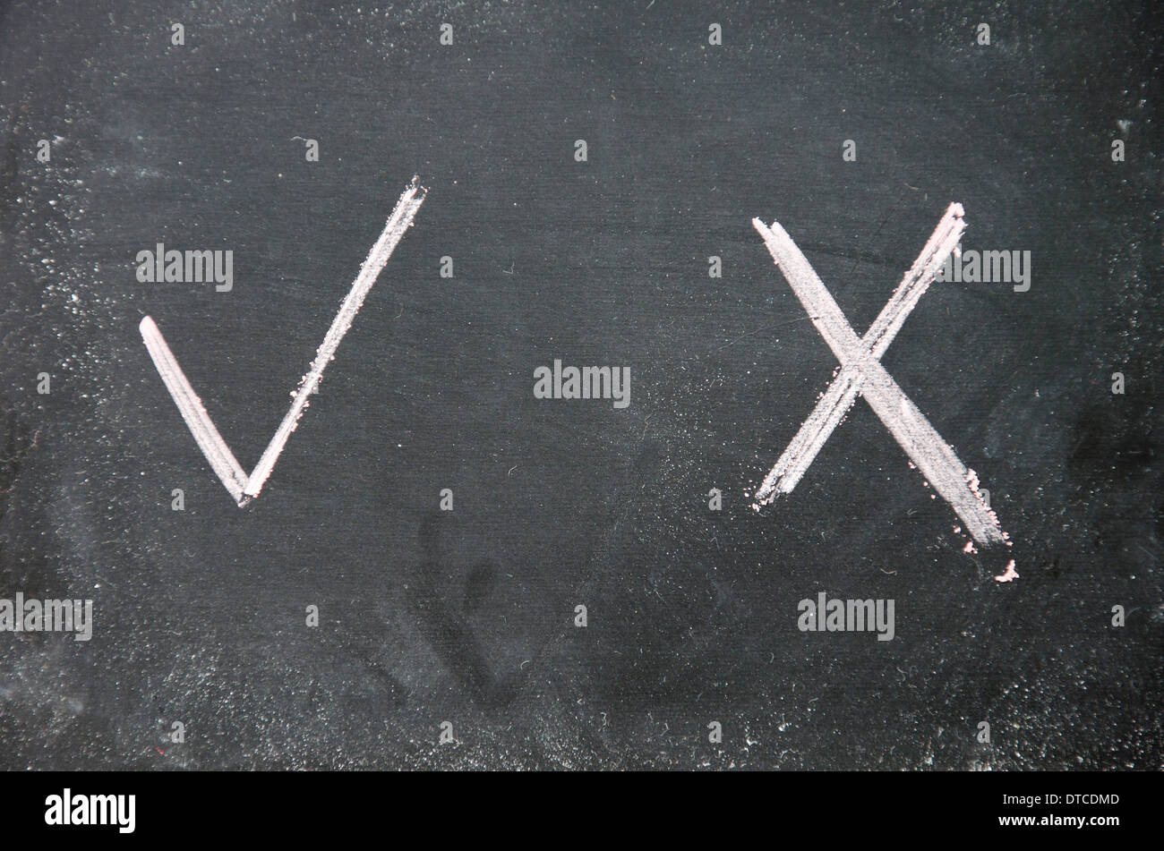 Sì e nessun segno sulla lavagna Foto Stock