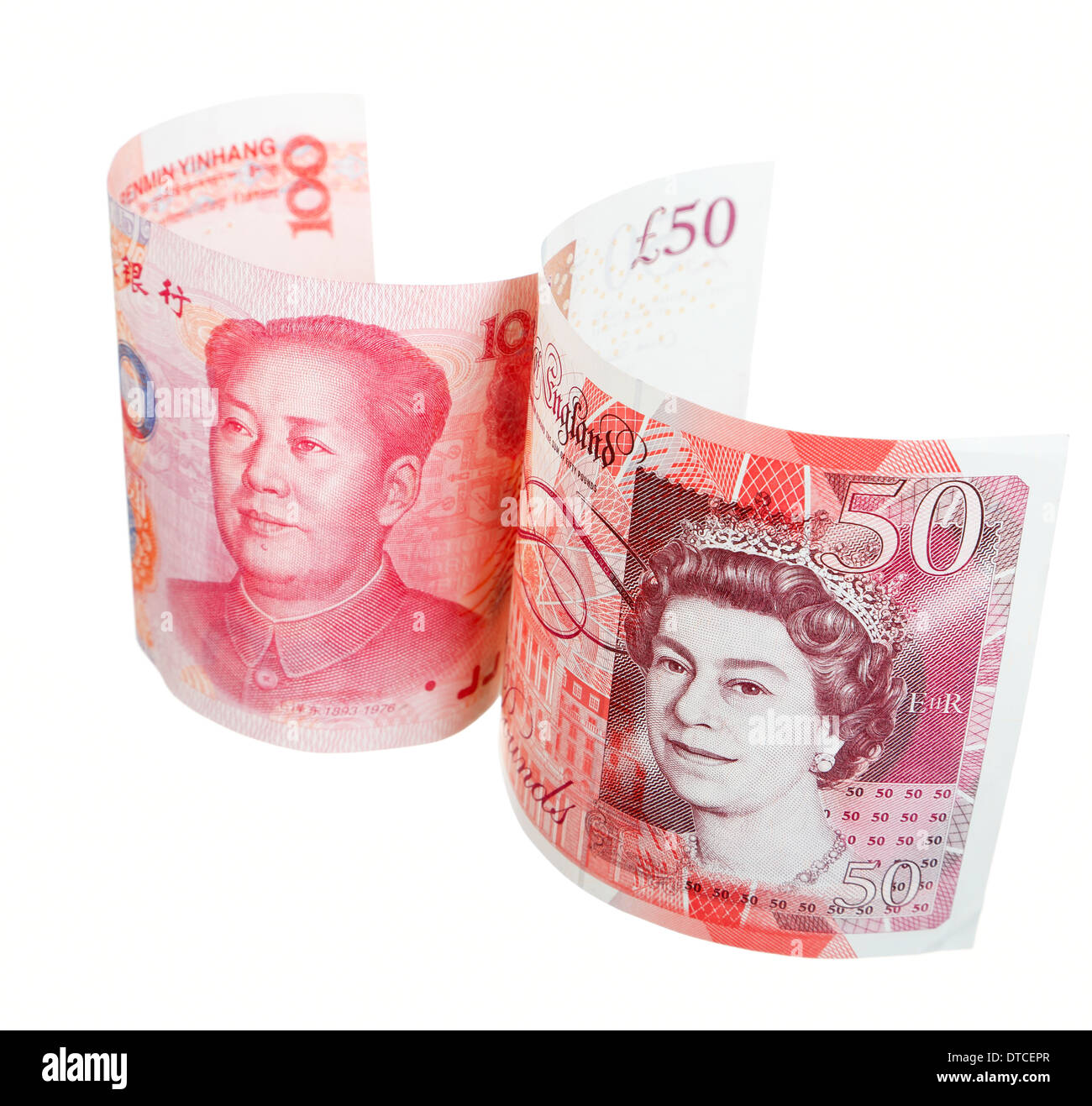 Valuta britannica e la valuta cinese su sfondo bianco Foto Stock