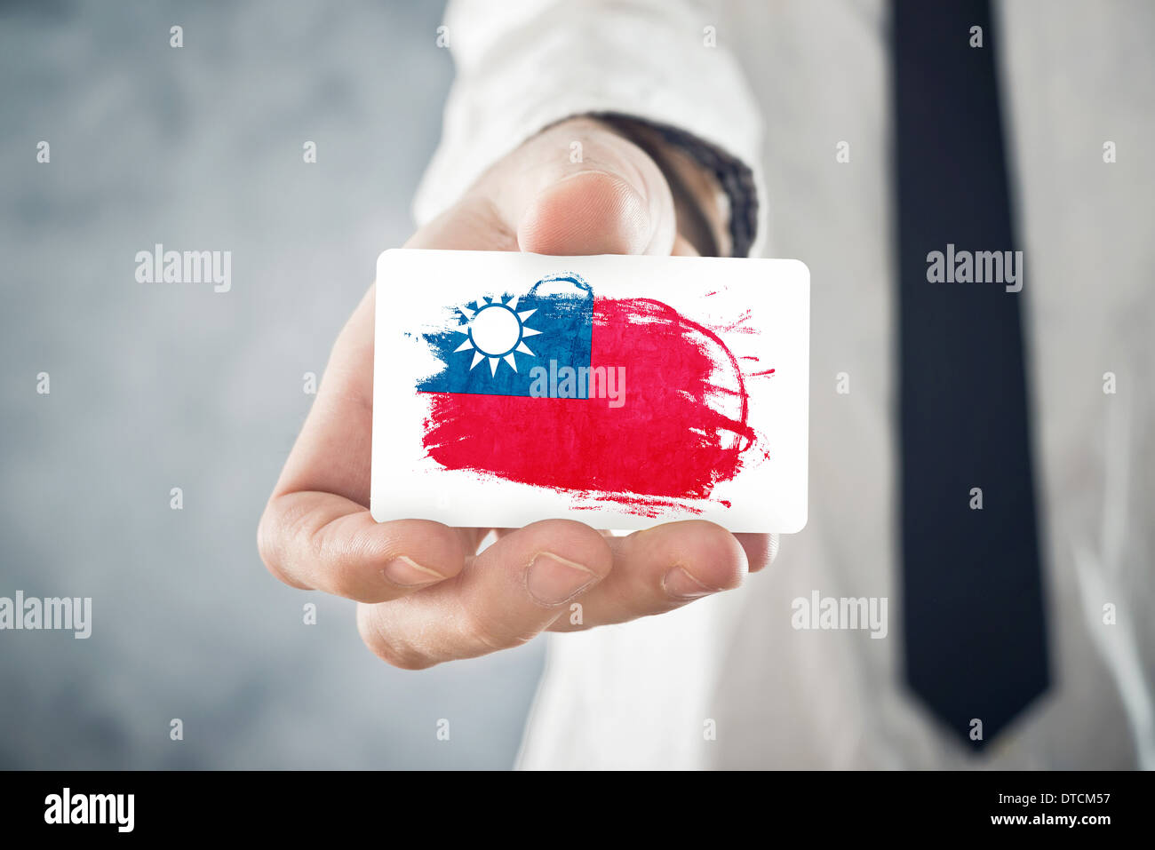 Imprenditore azienda business card con bandiera di Taiwan. La cooperazione internazionale, gli investimenti, le opportunità di business del concetto. Foto Stock