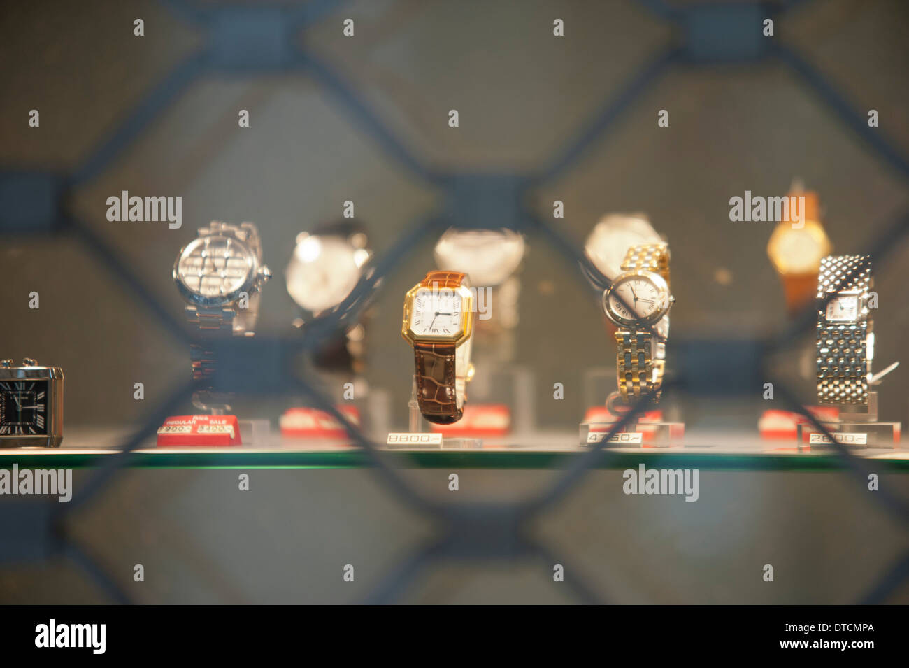 Bloccate vetrina di un Swiss luxury watch maker su Zurigo Bahnhofstrasse Foto Stock