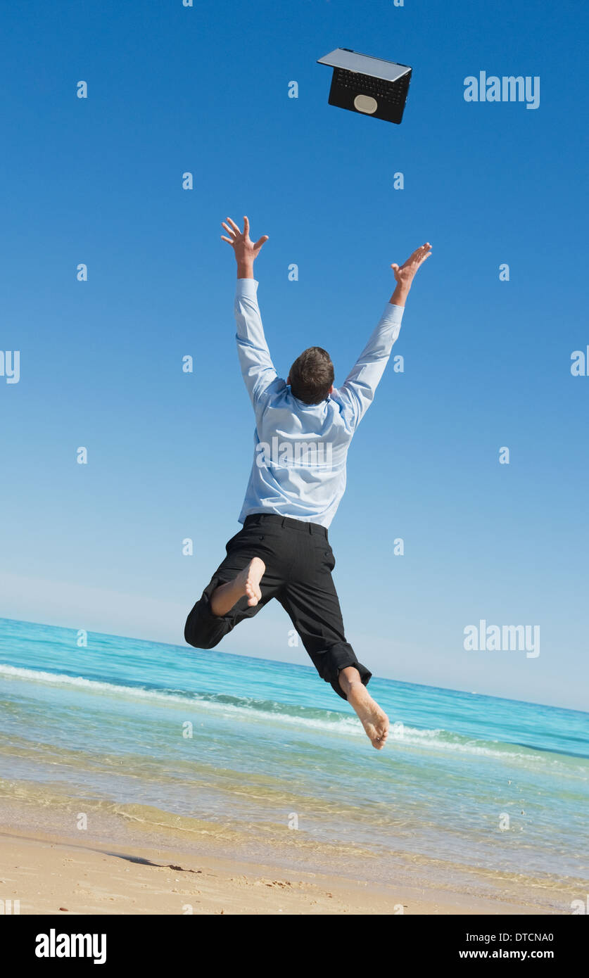 Sogni. Primo giorno di vacanza.imprenditore sulla spiaggia Foto Stock