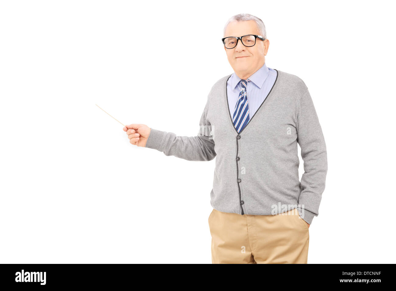 Senior uomo in possesso di un bastone di legno Foto Stock