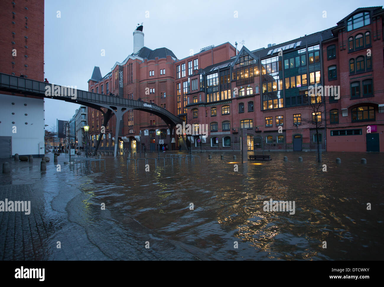 Amburgo, in Germania, Elbstrasse disponibili dopo la tempesta sommerso di sovratensioni Foto Stock